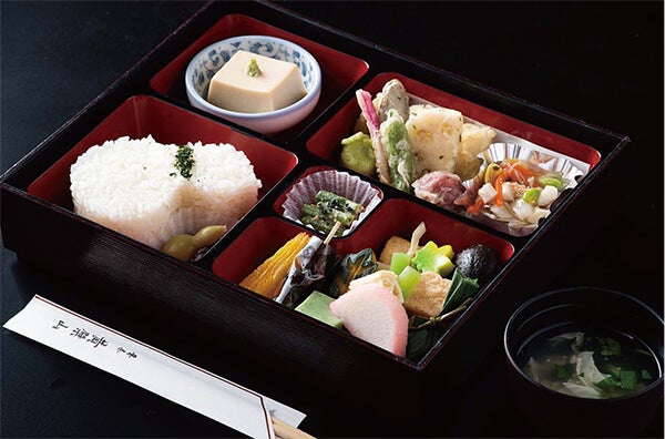 <京都>圧巻!三室戸寺の紅白250本のしだれ梅園ご観賞と黄檗山萬福寺の普茶料理【垂水・名谷・西鈴蘭台発】3